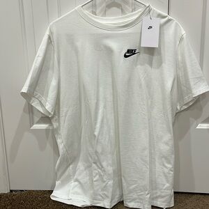 Brand new women’s Nike tee